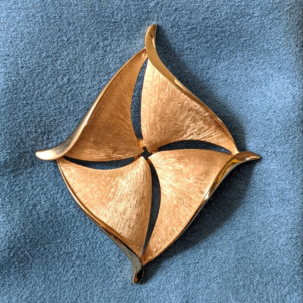 Trifari gold brooch